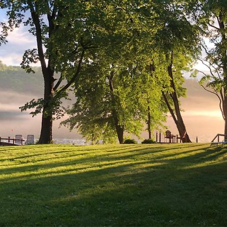 The Elms Waterfront Cottages Lake Luzerne Exteriör bild